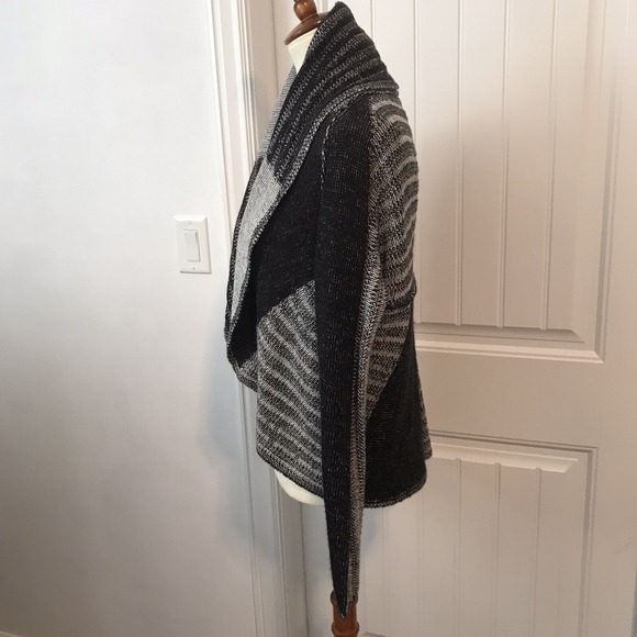 CAbi Medium Wool Blend Open Front Patchwork Cardigan Sweater Black Gray Knit - Picture 4 of 9